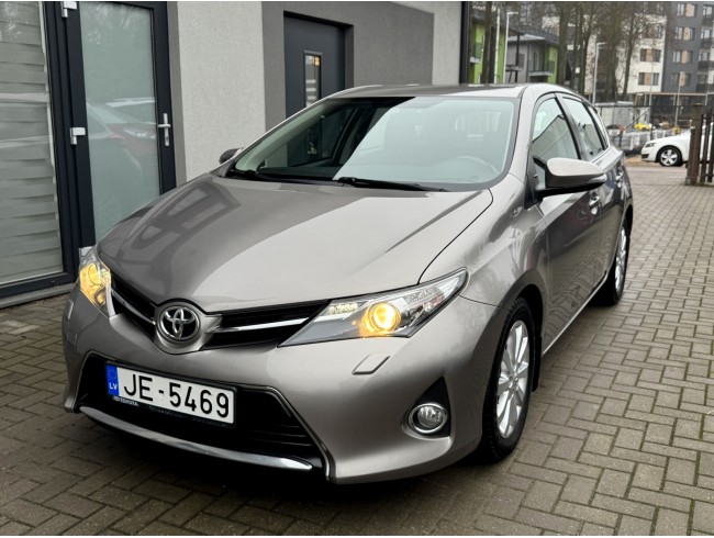 Toyota Auris, 1.6 benzīns 97kw, Automāts, 181900km, 03.2013.g Toyota Auris, 1.6 benzīns 97kw, Automāts, 181900km, 03.2013.g