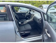 Toyota Auris, 1.6 benzīns 91kw, Automāts, 136400km, 10.2007.g Toyota Auris, 1.6 benzīns 91kw, Automāts, 136400km, 10.2007.g