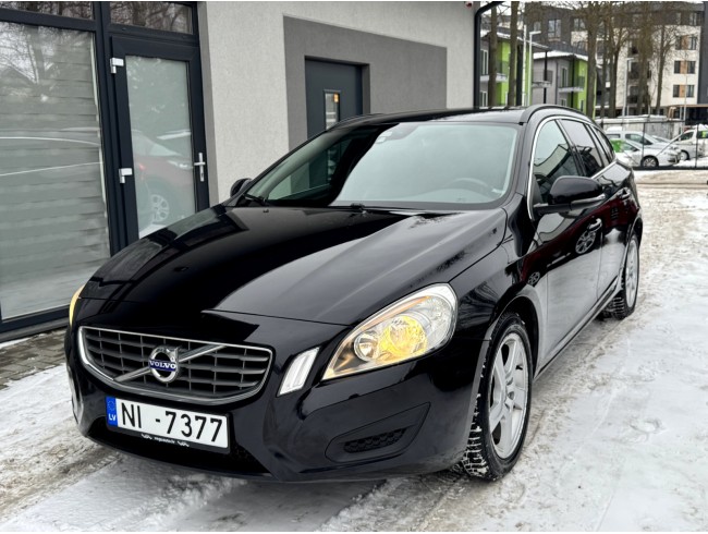 Volvo V60, 2.0 dīzelis 120kw, 6-Ātrumi, 243000km, 02.2011.g Volvo V60, 2.0 dīzelis 120kw, 6-Ātrumi, 243000km, 02.2011.g